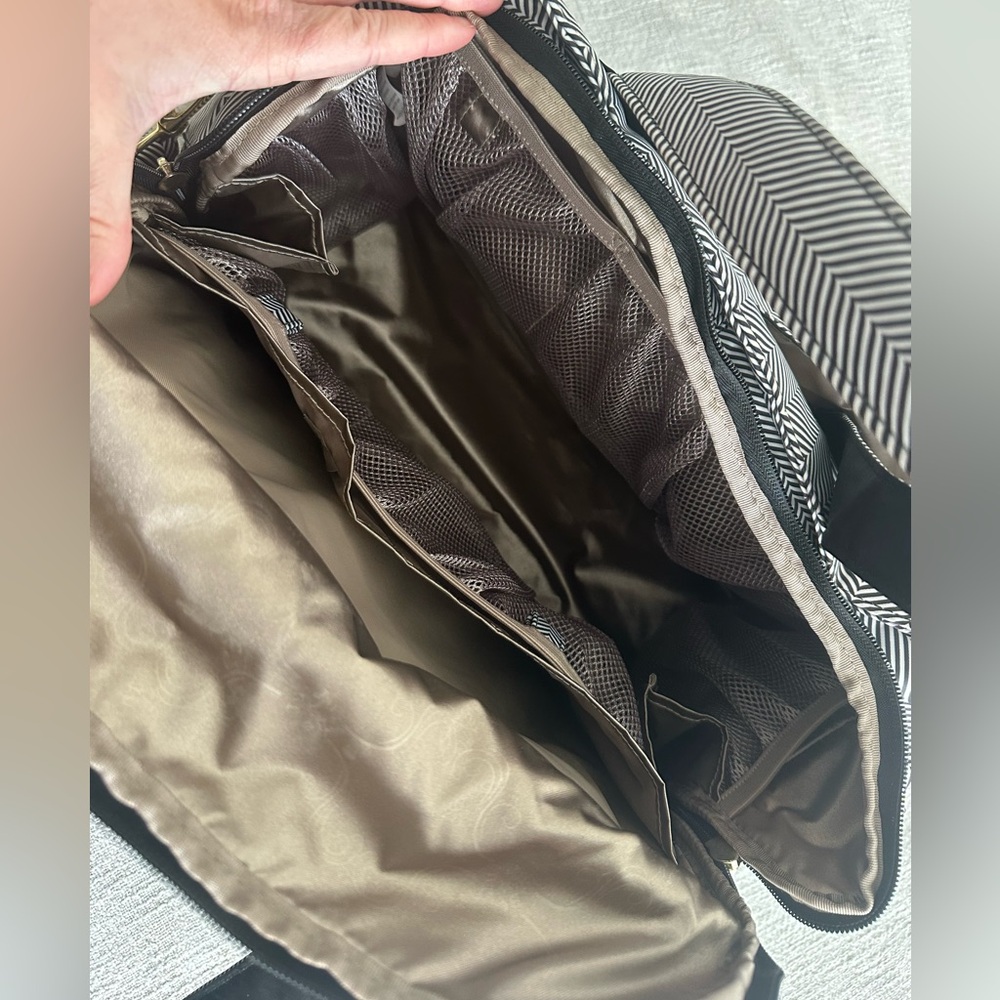 Jujube large diaper/weekender bag - Picture 13 of 15